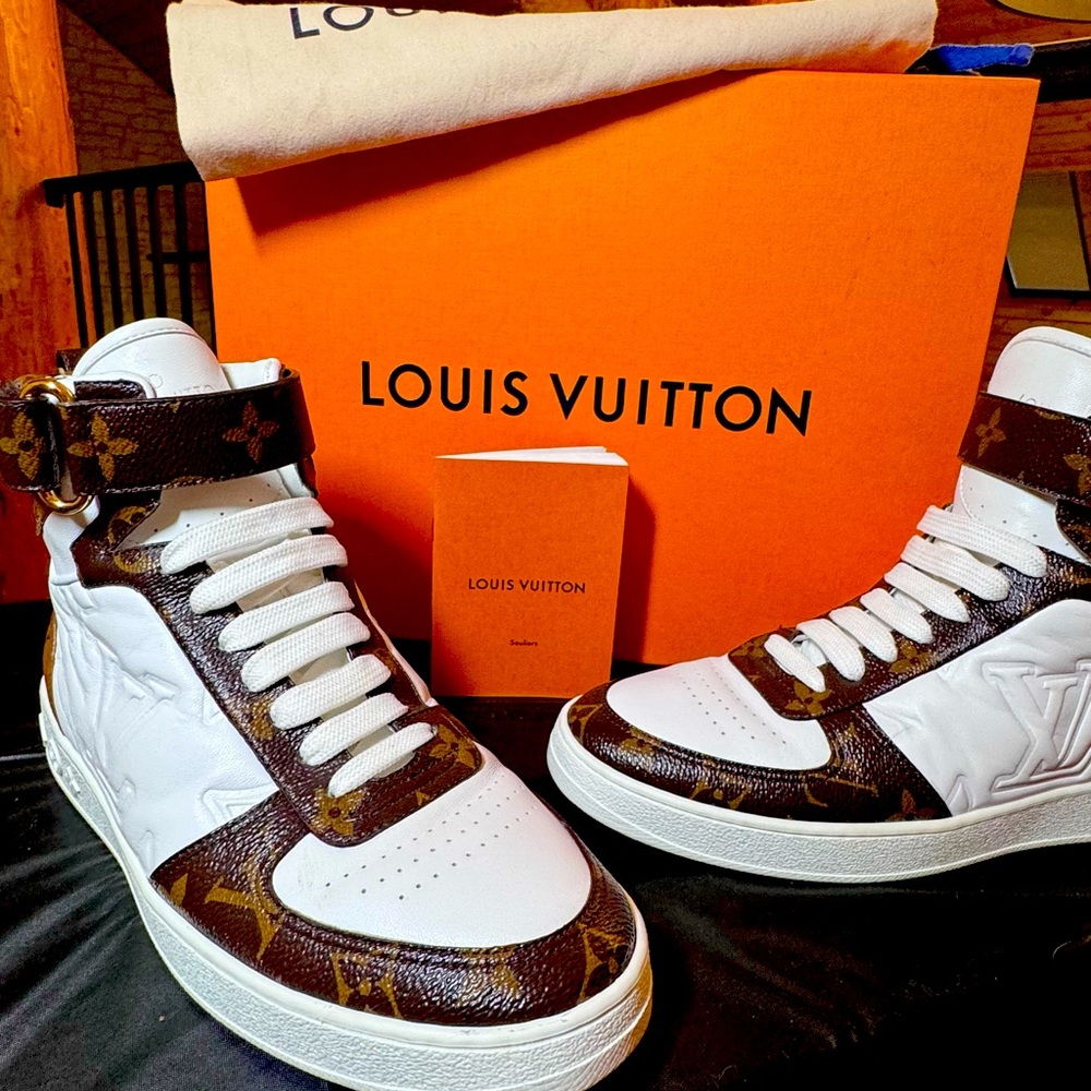 Louis Vuitton ankle high lace up shoes, like New
